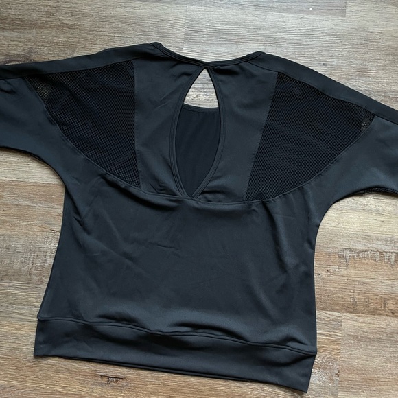 NWT BCBG Max Azria Performance Long Sleeve Mesh Pullover Workout Top Keyhole - Picture 3 of 7